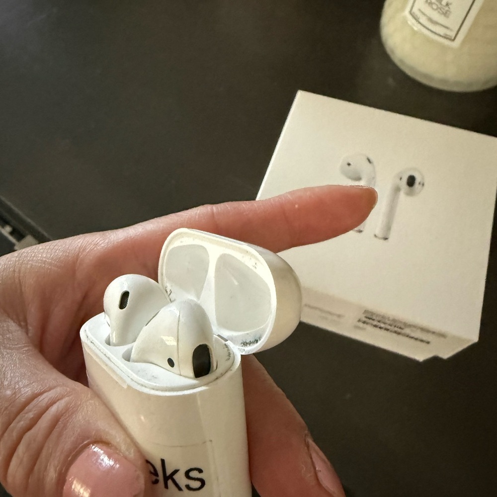 Apple White Wireless Earbuds